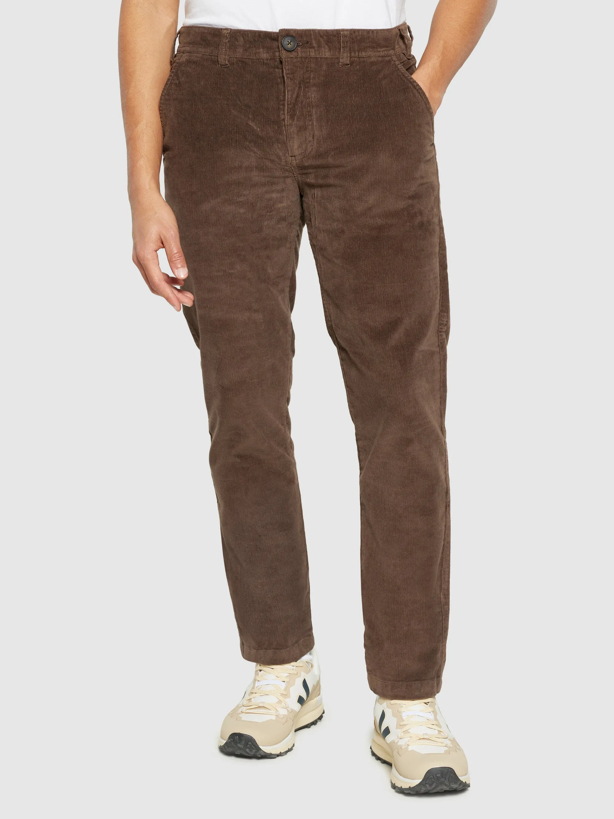 14 wales CHUCK regular corduroy chino pants - GOTS/Vegan - Demitasse (brown)