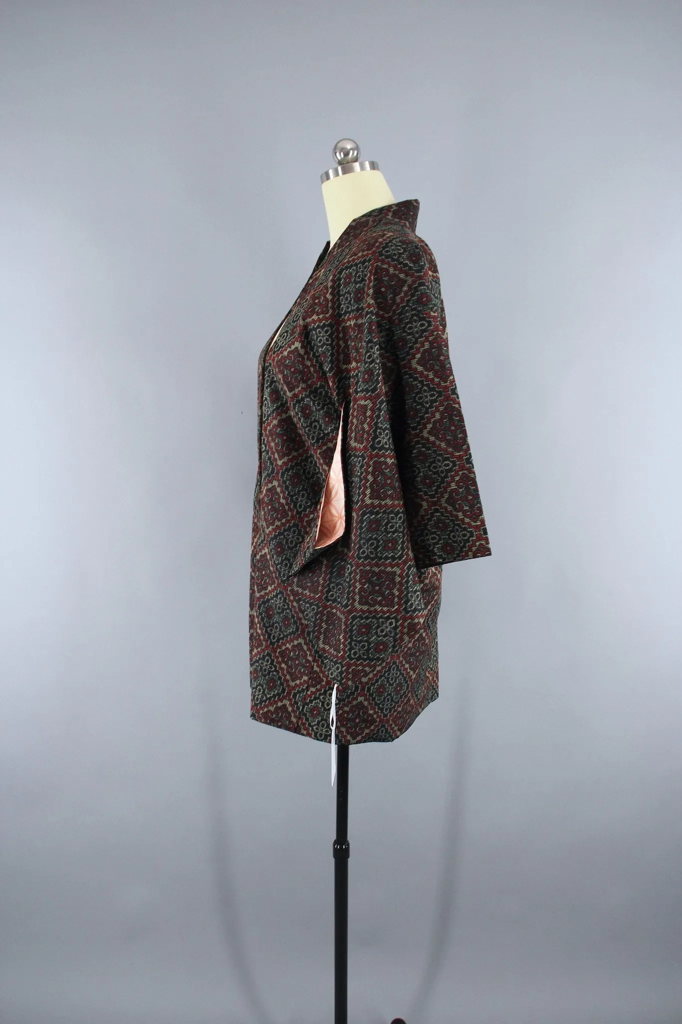 1970s Vintage Haori Kimono Jacket in Black & Red Ikat