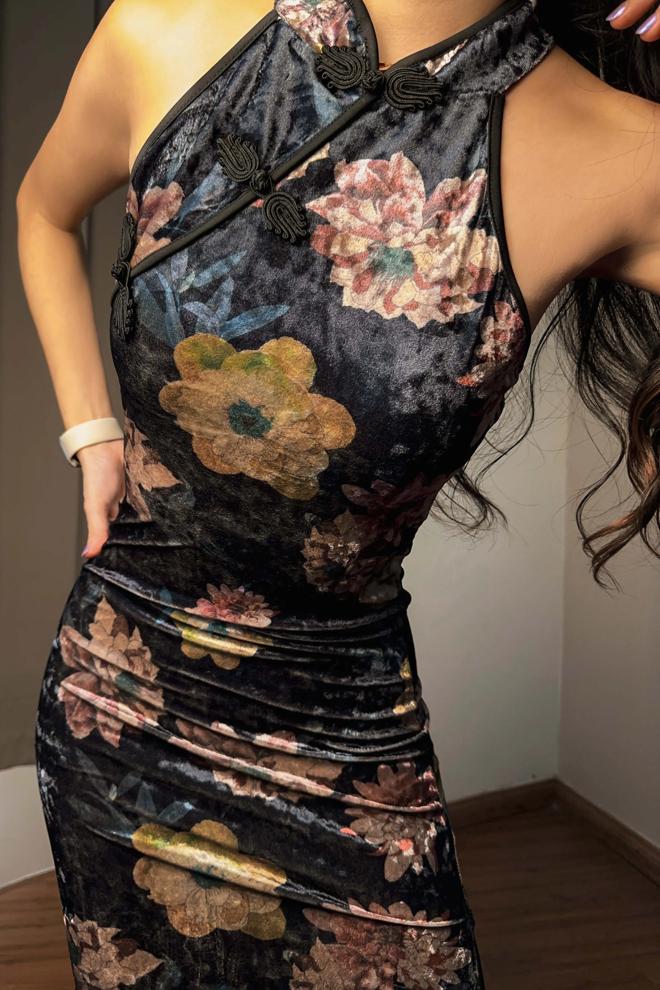 Sans Floral Velvet Midi Qipao (Size M & L on Backorder)