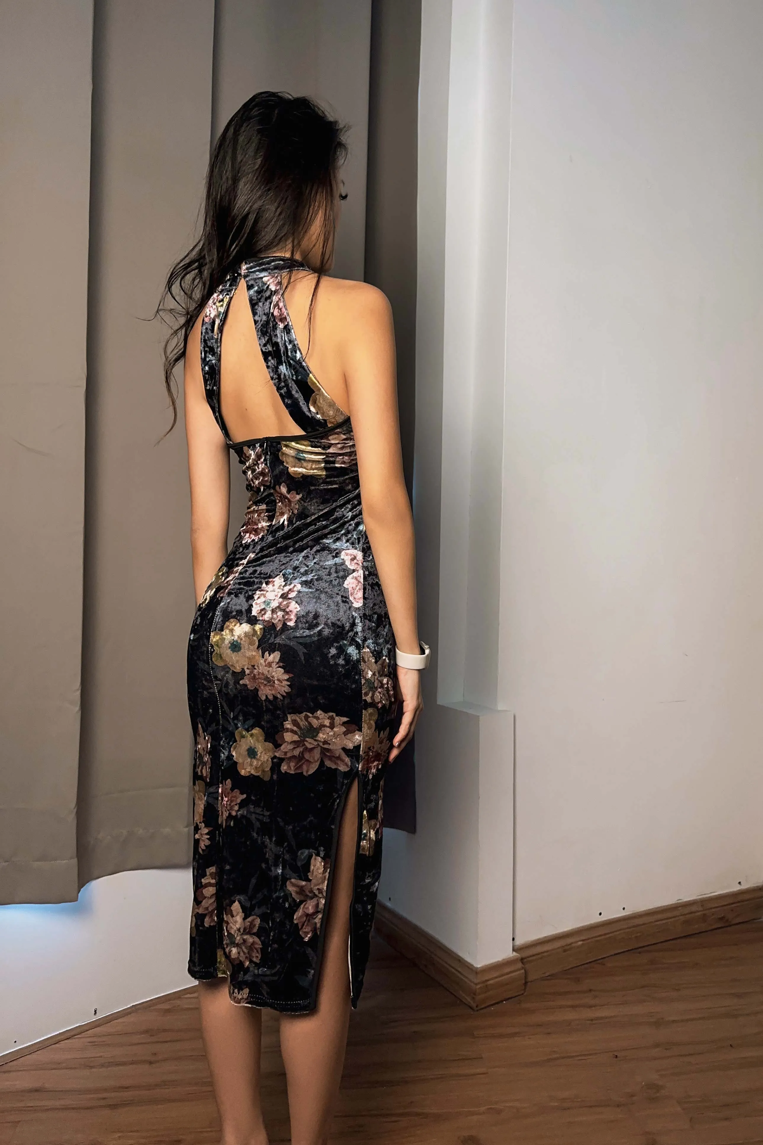 Sans Floral Velvet Midi Qipao (Size M & L on Backorder)