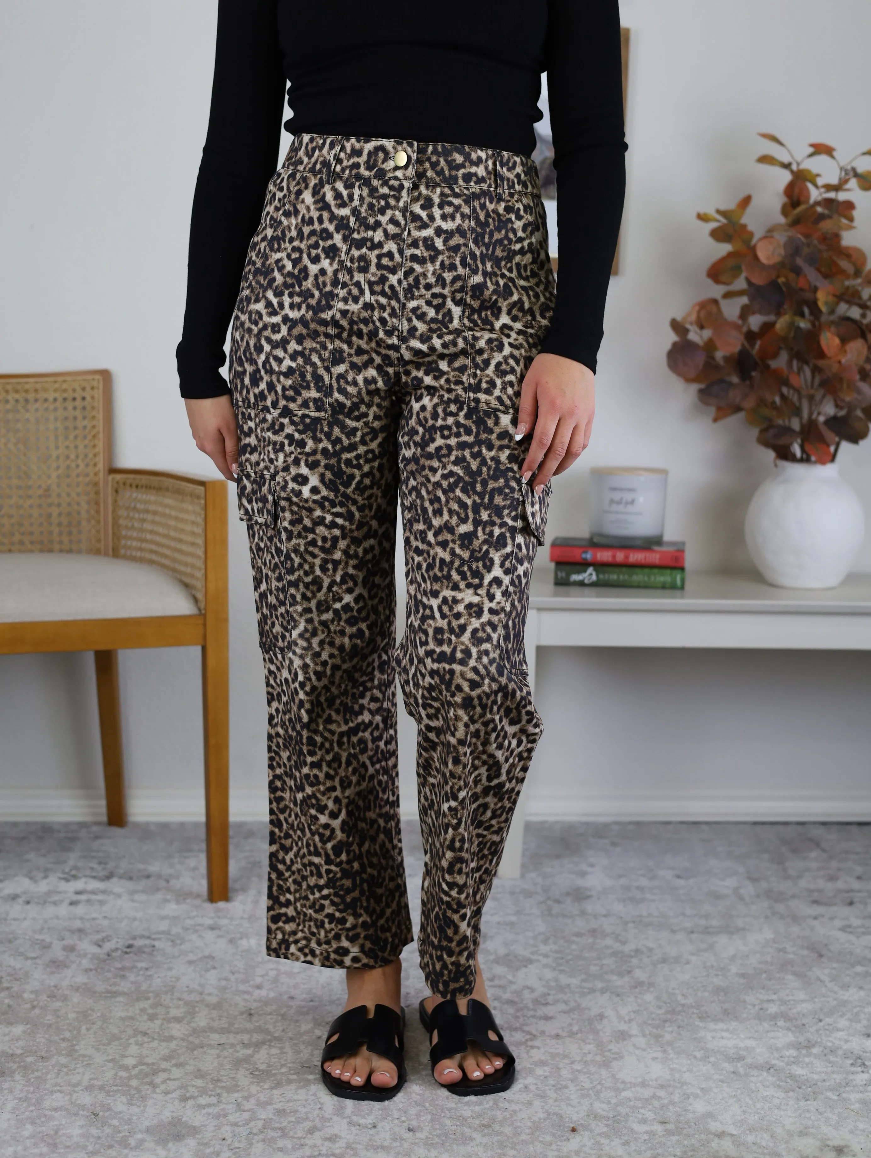 Savanna Cropped Leopard Cargo Pant