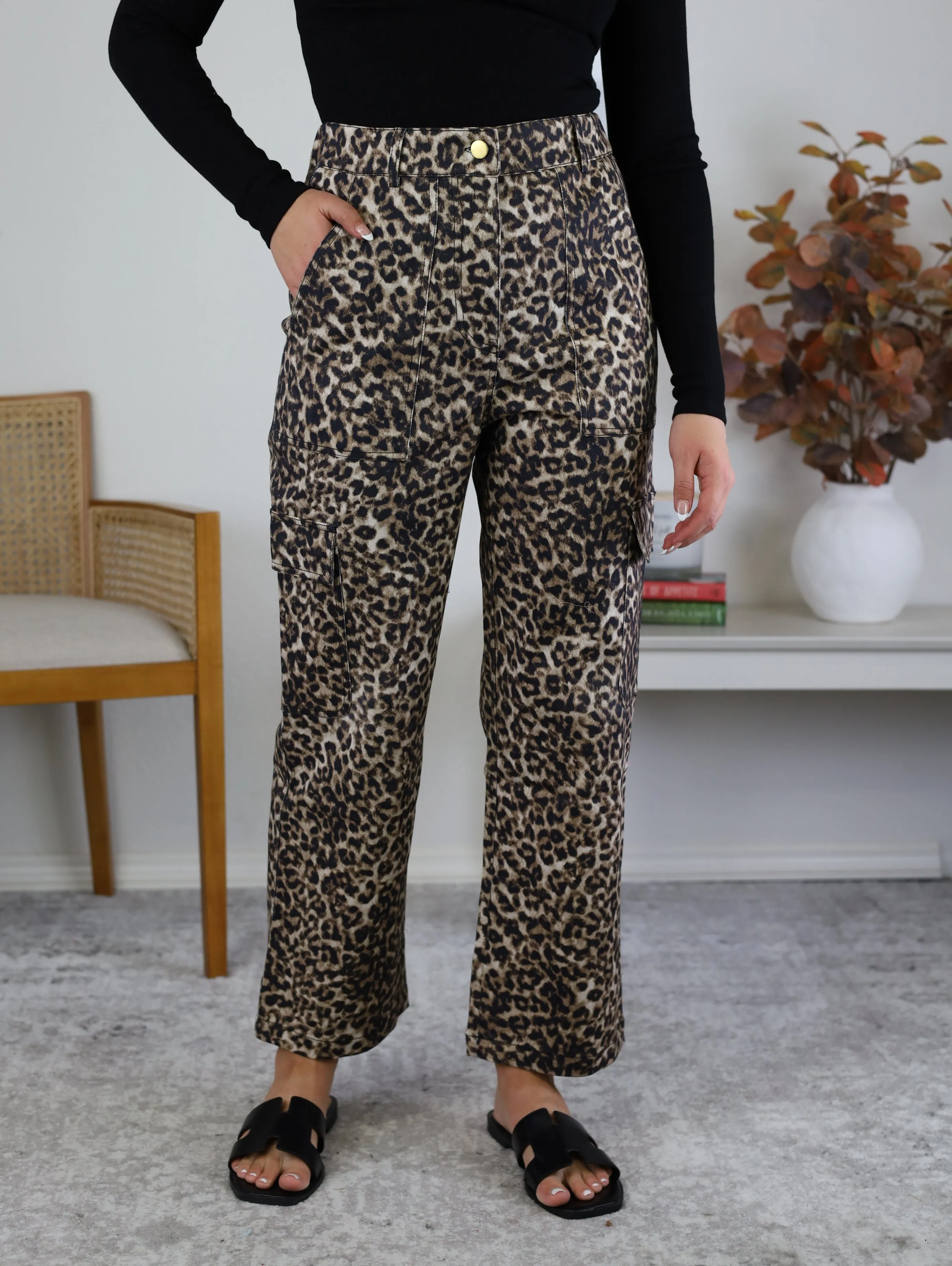 Savanna Cropped Leopard Cargo Pant