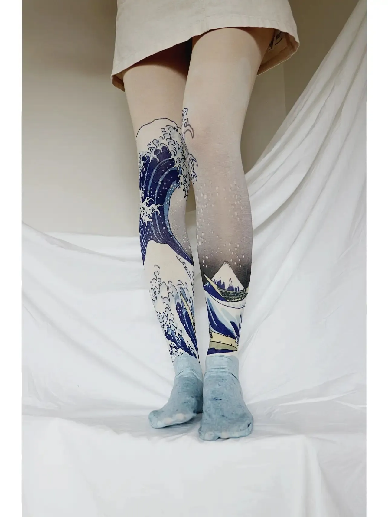 The Great Wave off Kanagawa by Hokusai printed Art Tights