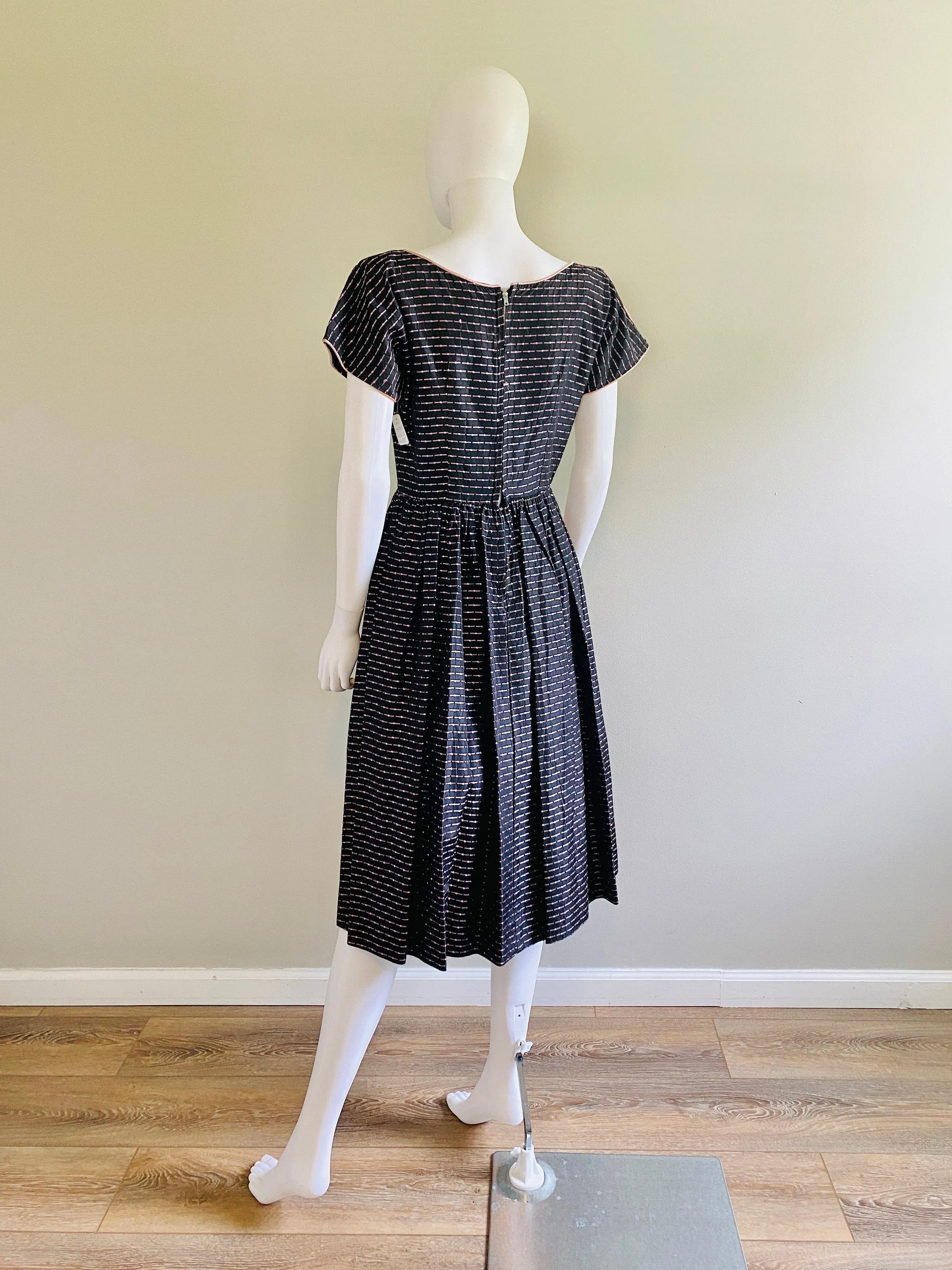 Vintage 1950s Black and Pink Fit and Flare Party Dress / 50s retro swing dress / Size M